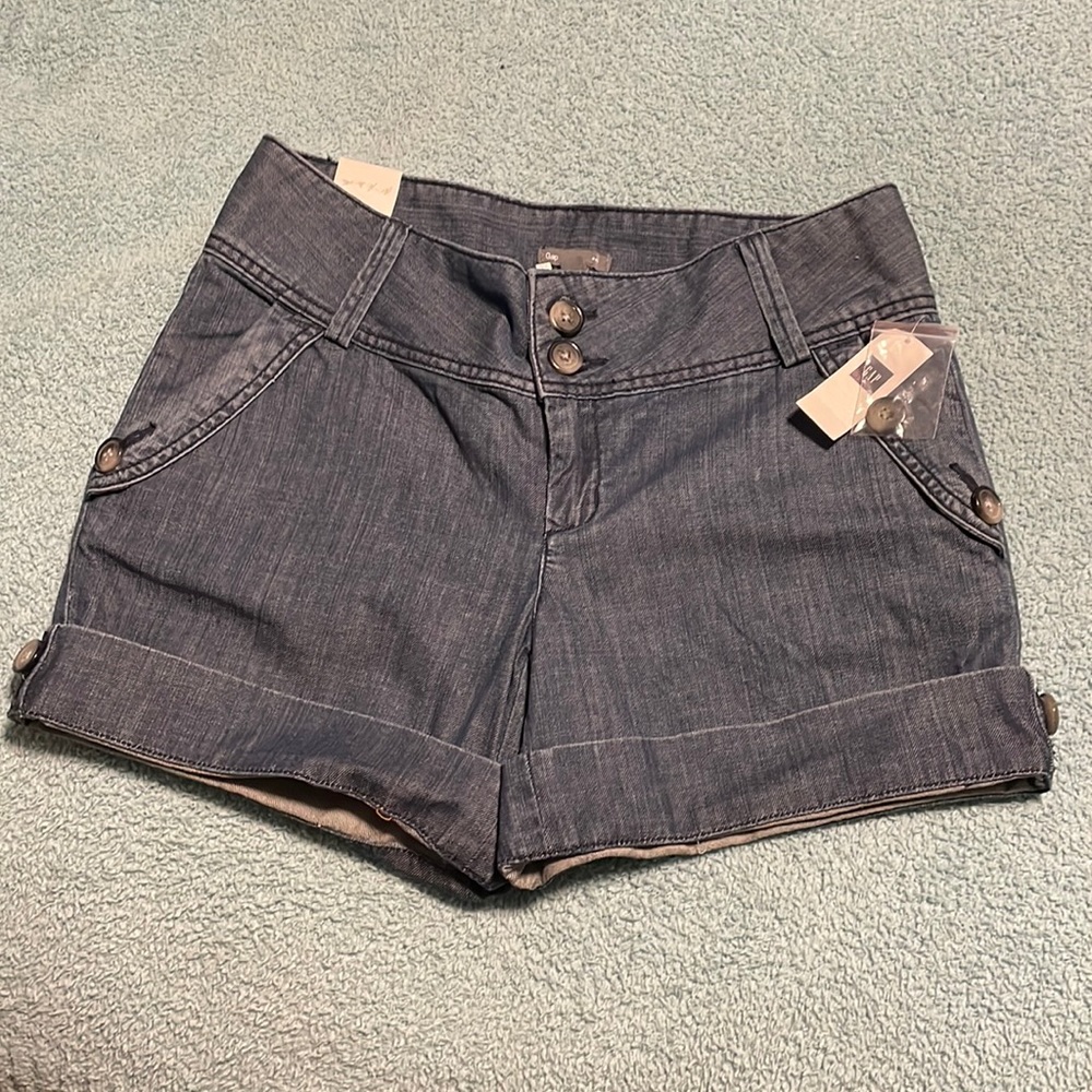 New With Tags Gap Denim Jeans Rollup Shorts Size 4  Cute Button Details 4 Sunmer